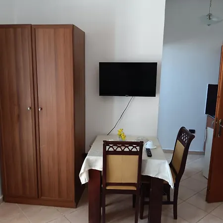Bed & Breakfast A-vila Golem (Tirana)